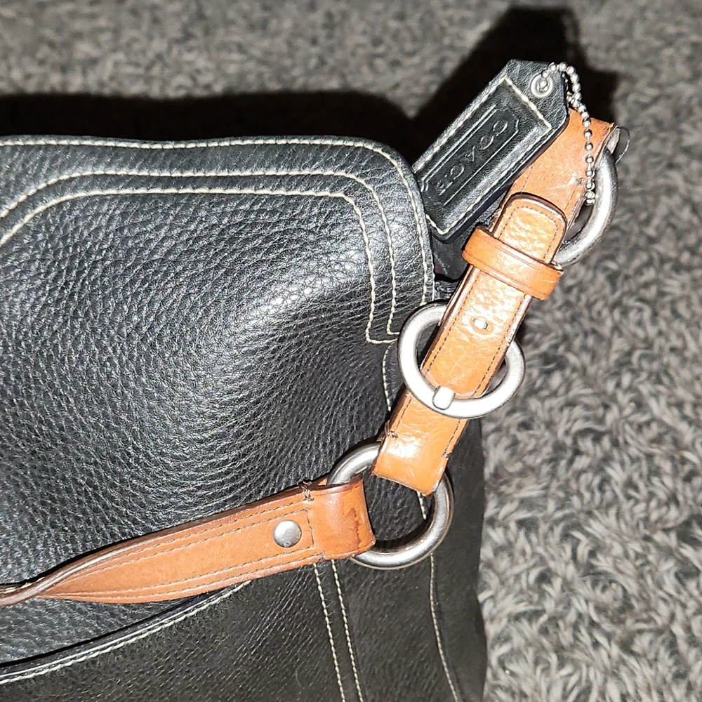 Vintage coach gently used large handbag - Picture 3 of 3